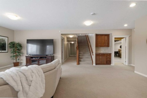 71 Elgin Estates Hill Se, Calgary, AB - Indoor Photo Showing Living Room