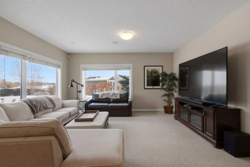 71 Elgin Estates Hill Se, Calgary, AB - Indoor Photo Showing Living Room