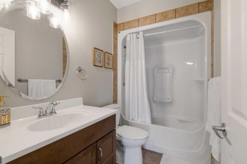 71 Elgin Estates Hill Se, Calgary, AB - Indoor Photo Showing Bathroom