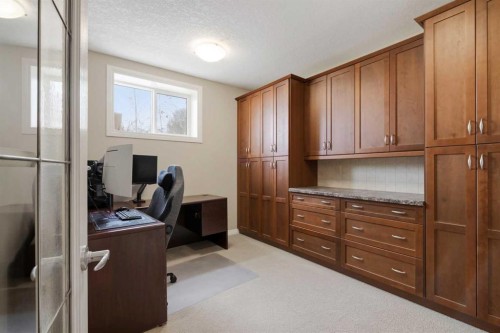 71 Elgin Estates Hill Se, Calgary, AB - Indoor Photo Showing Office
