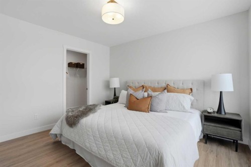 45 Wild Rose Way Se, Calgary, AB - Indoor Photo Showing Bedroom
