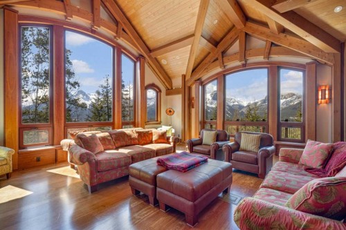 145 Silvertip Ridge, Canmore, AB - Indoor Photo Showing Living Room