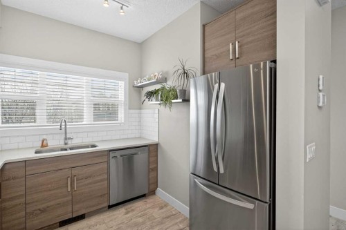 440 Nolan Hill Boulevard Nw, Calgary, AB - Indoor Photo Showing Kitchen With Double Sink