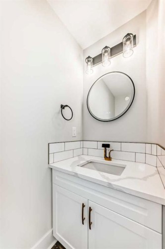 27 Williams Avenue, Olds, AB - Indoor Photo Showing Bathroom