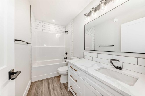 27 Williams Avenue, Olds, AB - Indoor Photo Showing Bathroom