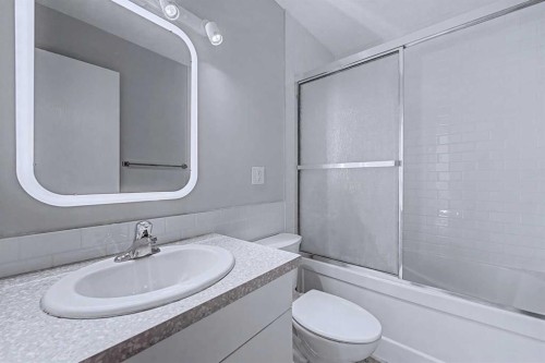 402C-5601 Dalton Drive Nw, Calgary, AB - Indoor Photo Showing Bathroom