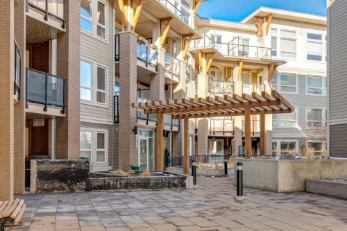 201-707 4 Street NE Calgary, AB T2E 3S7