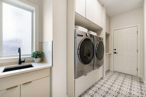 125 Discovery Place Sw, Calgary, AB - Indoor Photo Showing Laundry Room