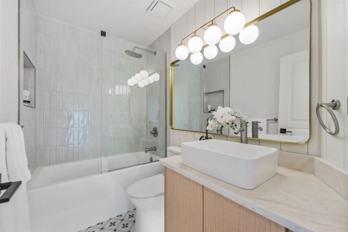 125 Discovery Place Sw, Calgary, AB - Indoor Photo Showing Bathroom