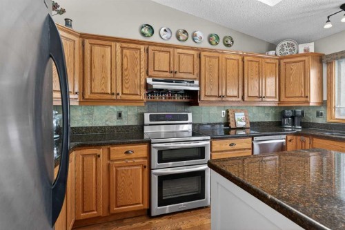 204 Sunrise Circle Se, Calgary, AB - Indoor Photo Showing Kitchen