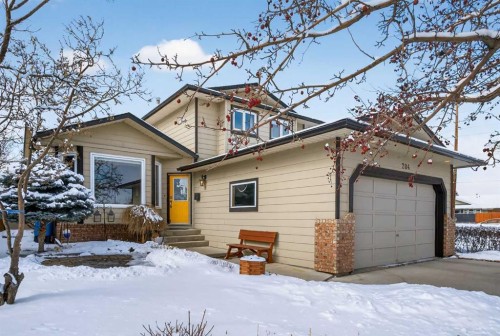 204 Sunrise Circle Se, Calgary, AB - Outdoor