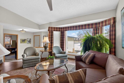 204 Sunrise Circle Se, Calgary, AB - Indoor Photo Showing Living Room