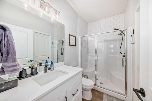 160 Lucas Common Nw, Calgary, AB - Indoor Photo Showing Bathroom