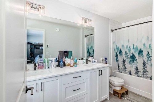 160 Lucas Common Nw, Calgary, AB - Indoor Photo Showing Bathroom