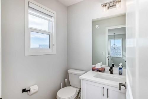 160 Lucas Common Nw, Calgary, AB - Indoor Photo Showing Bathroom