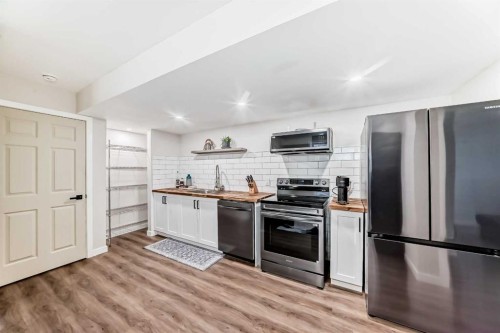 160 Lucas Common Nw, Calgary, AB - Indoor Photo Showing Kitchen