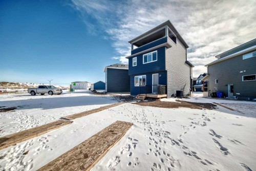 160 Lucas Common Nw, Calgary, AB - Outdoor