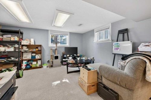 136 32 Avenue Ne, Calgary, AB - Indoor Photo Showing Laundry Room