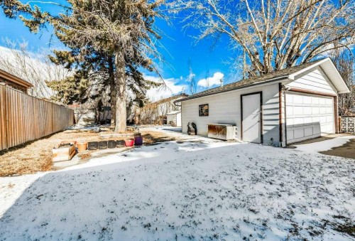 136 32 Avenue Ne, Calgary, AB - Outdoor