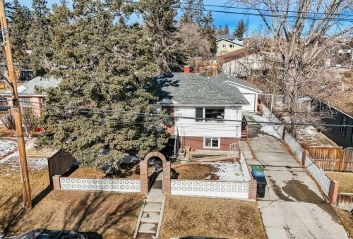 136 32 Avenue Ne, Calgary, AB - Outdoor