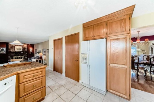 6007 Dalcastle Crescent Nw, Calgary, AB - Indoor Photo Showing Kitchen