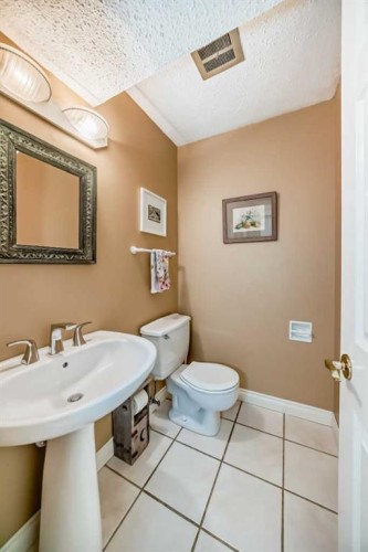6007 Dalcastle Crescent Nw, Calgary, AB - Indoor Photo Showing Bathroom
