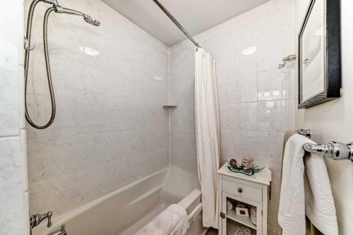 6007 Dalcastle Crescent Nw, Calgary, AB - Indoor Photo Showing Bathroom