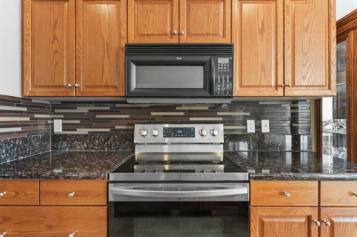 98 Cougarstone Close Sw, Calgary, AB - Indoor Photo Showing Kitchen
