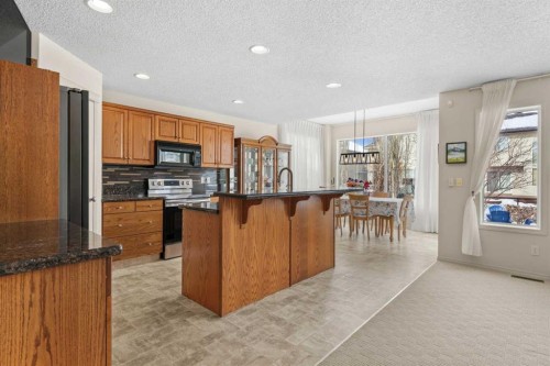 98 Cougarstone Close Sw, Calgary, AB - Indoor Photo Showing Kitchen