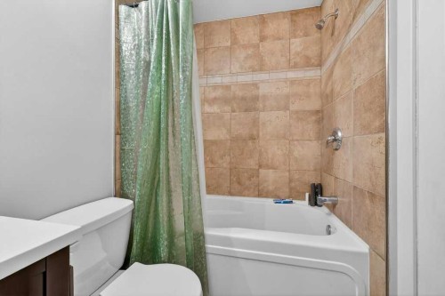 60 Bermuda Court Nw, Calgary, AB - Indoor Photo Showing Bathroom
