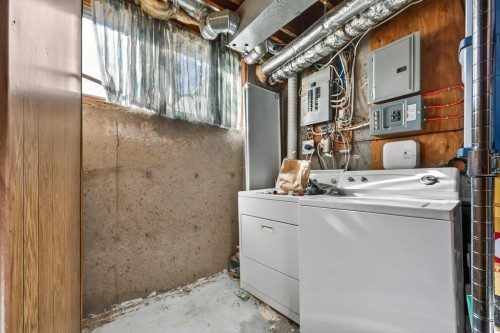 60 Bermuda Court Nw, Calgary, AB - Indoor Photo Showing Laundry Room