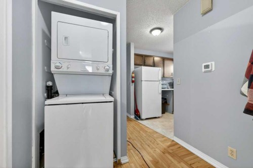 60 Bermuda Court Nw, Calgary, AB - Indoor Photo Showing Laundry Room