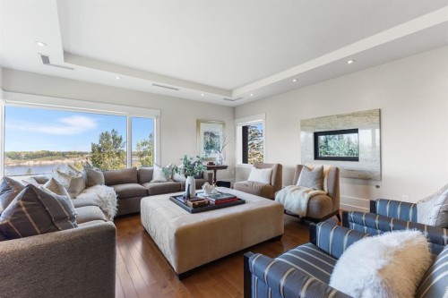 4N-222 Eagle Ridge Drive Sw, Calgary, AB - Indoor Photo Showing Living Room
