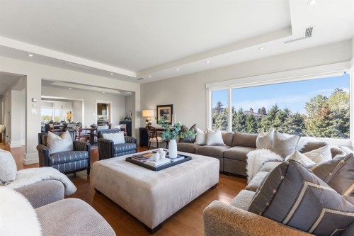 4N-222 Eagle Ridge Drive Sw, Calgary, AB - Indoor Photo Showing Living Room