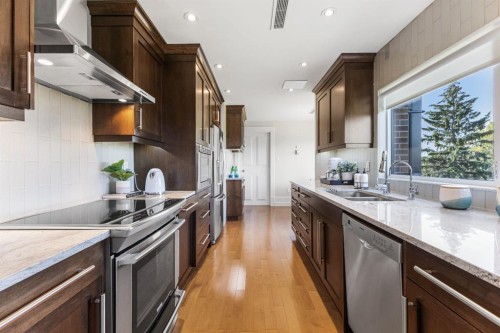 4N-222 Eagle Ridge Drive Sw, Calgary, AB - Indoor Photo Showing Kitchen With Stainless Steel Kitchen With Double Sink With Upgraded Kitchen