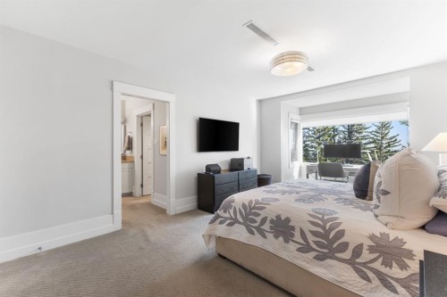 4N-222 Eagle Ridge Drive Sw, Calgary, AB - Indoor Photo Showing Bedroom