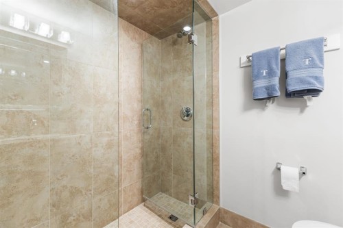 4N-222 Eagle Ridge Drive Sw, Calgary, AB - Indoor Photo Showing Bathroom