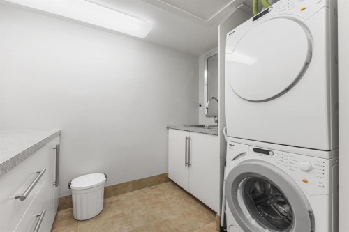 4N-222 Eagle Ridge Drive Sw, Calgary, AB - Indoor Photo Showing Laundry Room