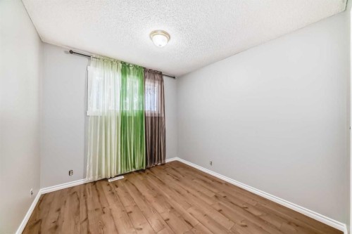 331 Bedford Place Ne, Calgary, AB - Indoor Photo Showing Other Room