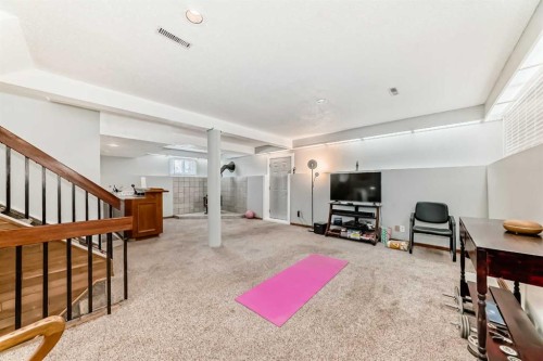 331 Bedford Place Ne, Calgary, AB - Indoor Photo Showing Other Room