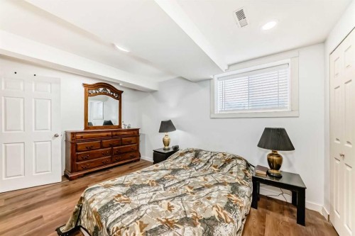 331 Bedford Place Ne, Calgary, AB - Indoor Photo Showing Bedroom