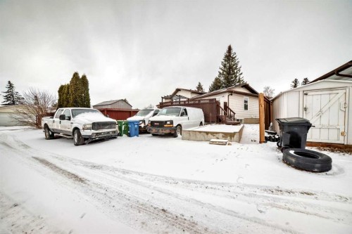 331 Bedford Place Ne, Calgary, AB - Outdoor