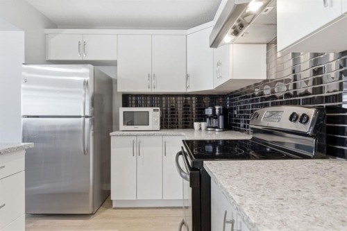 405 Windstone Grove Sw, Airdrie, AB - Indoor Photo Showing Kitchen With Stainless Steel Kitchen