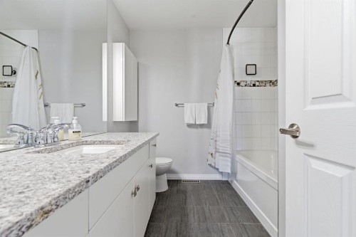 405 Windstone Grove Sw, Airdrie, AB - Indoor Photo Showing Bathroom