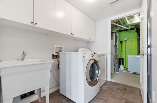 405 Windstone Grove Sw, Airdrie, AB - Indoor Photo Showing Laundry Room