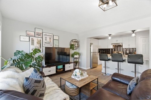 405 Windstone Grove Sw, Airdrie, AB - Indoor Photo Showing Living Room