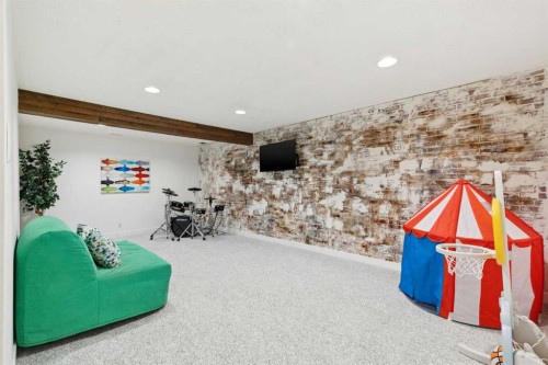 119 Midland Crescent Se, Calgary, AB - Indoor