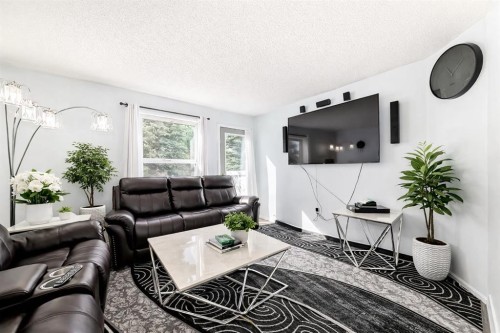 115 Saddlebrook Point Ne, Calgary, AB - Indoor Photo Showing Living Room