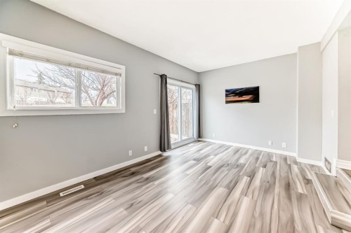 41-5520 1 Avenue Se, Calgary, AB - Indoor Photo Showing Other Room