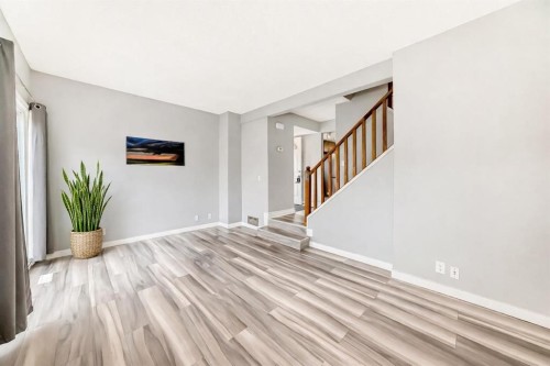 41-5520 1 Avenue Se, Calgary, AB - Indoor Photo Showing Other Room